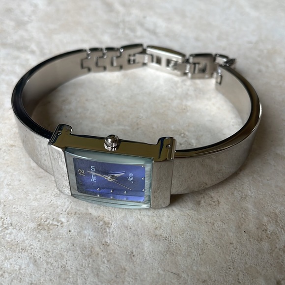 Armitron lady battery water resistant stainless steel - Picture 3 of 5